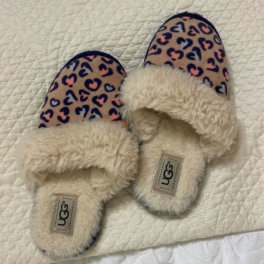 Adorable little girls Ugg fur lined slippers XS EUC